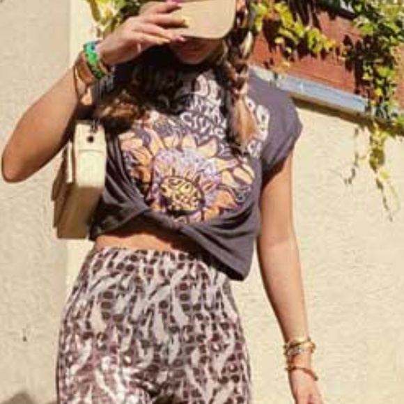 The Doors Floral Print Twist Hem Cropped Graphic Tee Top - Picture 2 of 7